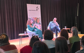 im Bild Judith Kohlenberger und Ralph Janik am Podium des Integrationshauses