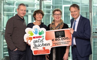 Übergabe des Spendenschecks von Spar und Weingut Heinrich