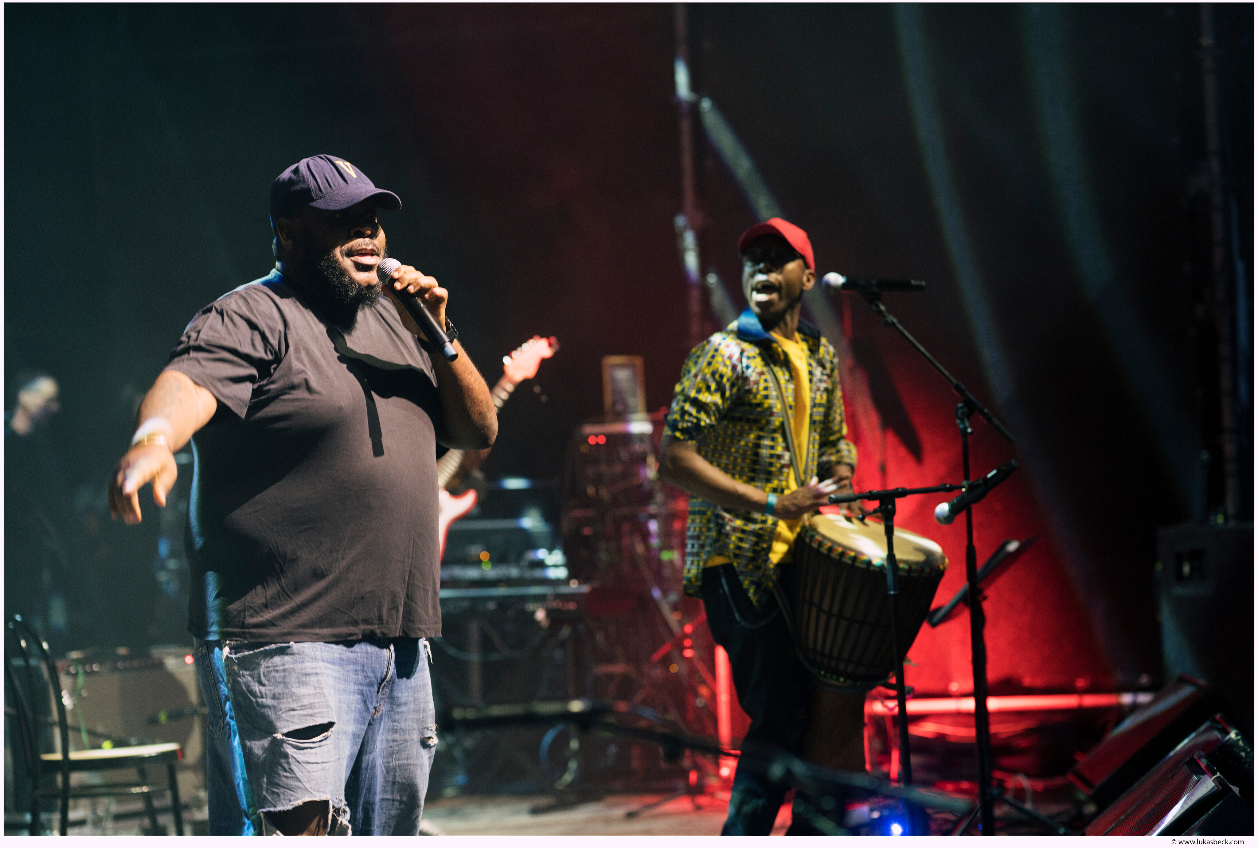 Künstler auf der Bühne beim Konzert in Memoriam Willi Resetarits in der Arena Wien