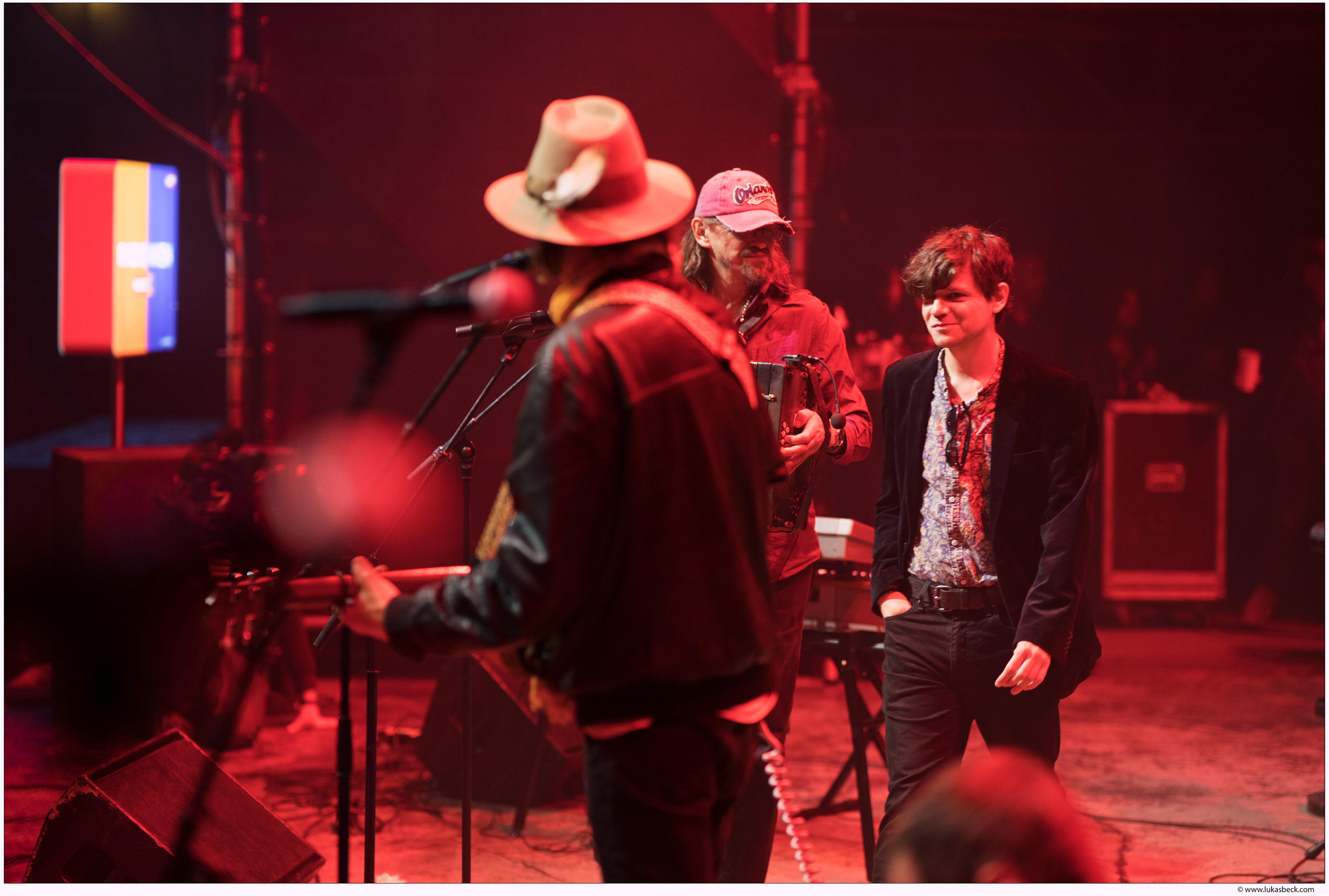 Künstler*innen auf der Bühne beim Konzert in Memoriam Willi Resetarits in der Arena Wien